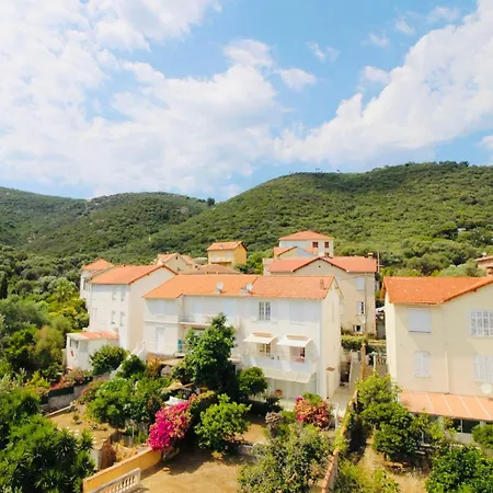Apartman Le Petit Trotel - Nearby Beaches And